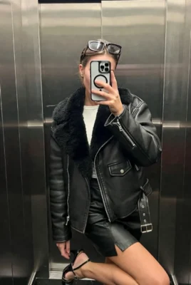 escort girl in barcelona selfie in a mirror