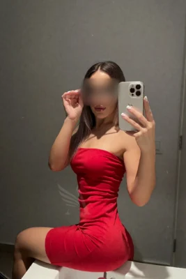 barcelona escort dasha selfie in red dress